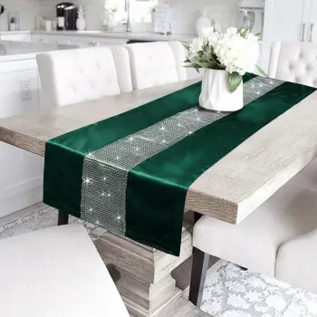 Bieżnik z cyrkoniami w kolorze zielonym 40x140cm