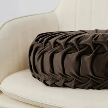 Poduszka dekoracyjna brąz velvet welur okrągła koło plisowana 35x35